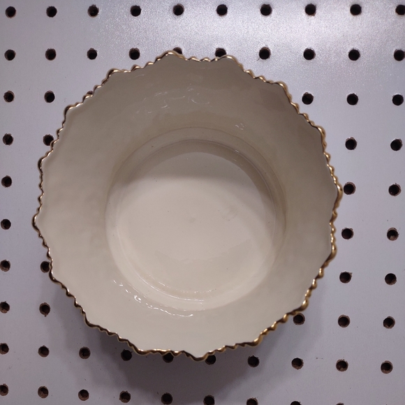 Lenox Keepsake Dish with Gold Trim - Picture 6 of 7